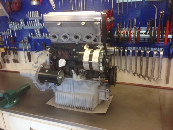 Tillfälligt hopmonterad motor.