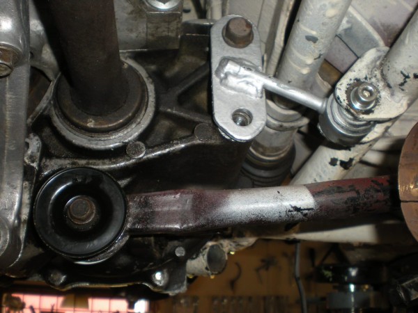 undre motorfäste